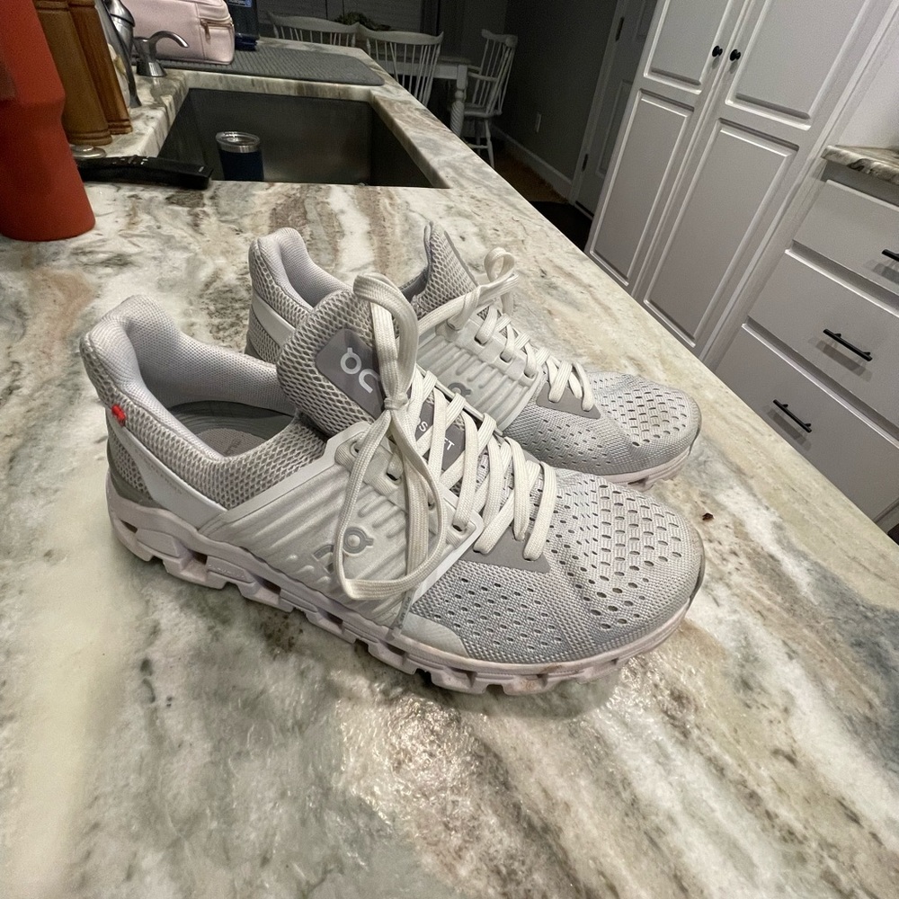 On cloud tennis shoes